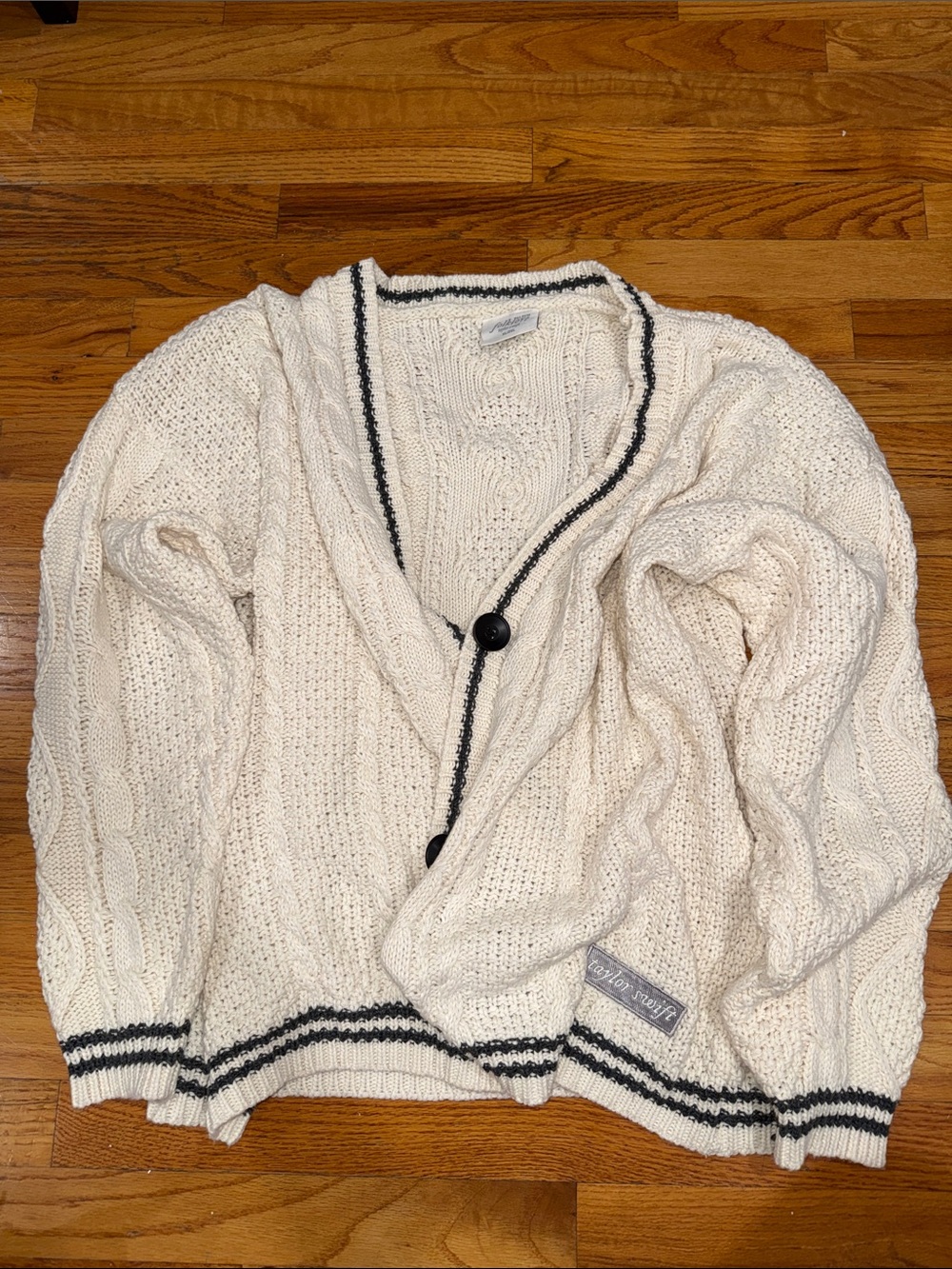 Folklore cardigan Taylor swift